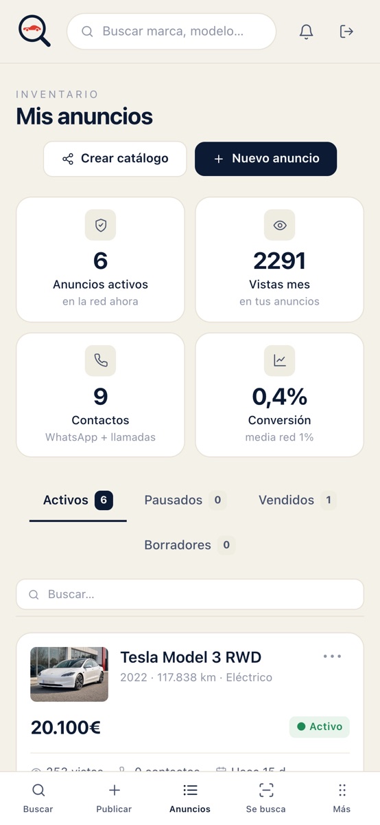 Panel de inventario de Stock Dealer con métricas de vistas, contactos y conversión por anuncio — versión móvil